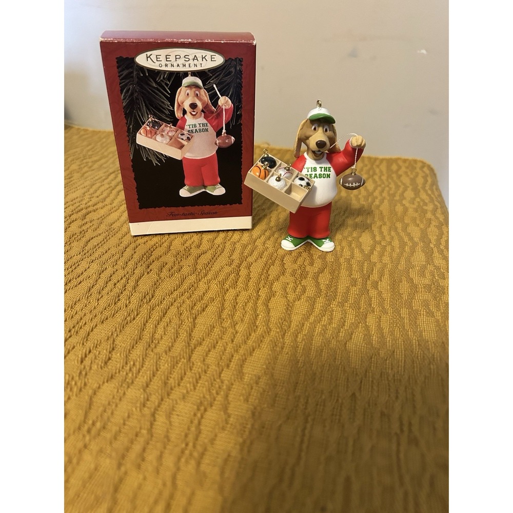 1996 HALLMARK KEEPSAKE FAN-TASTIC SEASON SPORTS FAN DOG CHRISTMAS ORNAMENT